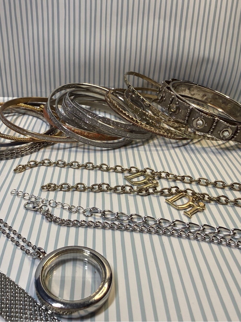 Grab Bag of Fashion Jewelry | Necklaces | Bracelets | Charms | Pendants - Picture 5 of 9